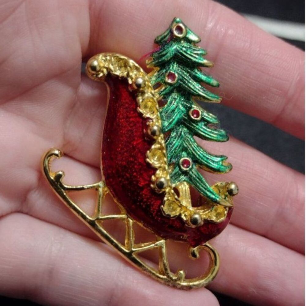 Vintage gold tone sleigh brooch